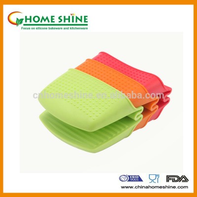 Heat-resistant silicone glove